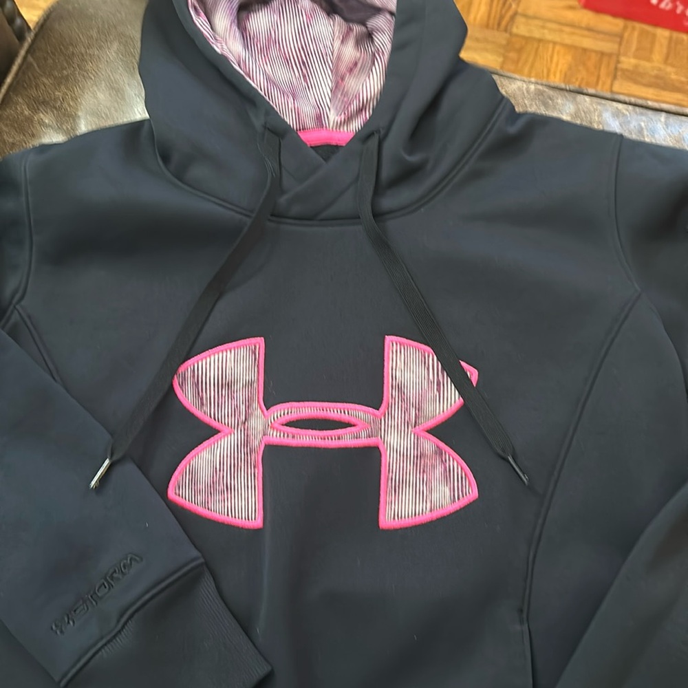 Women’s size small Under Armour hoodie